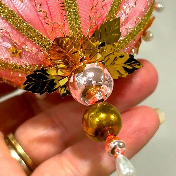 Vintage repurposed holiday Christmas ornament - Picture 7 of 10